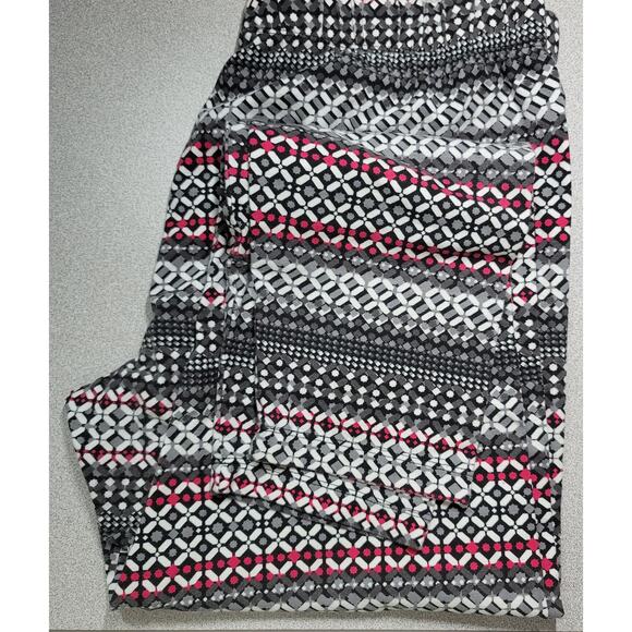 Cato Gray Red Black Geo Print Flat Front Leggings Large Lightweight Soft Stretch - Picture 6 of 6